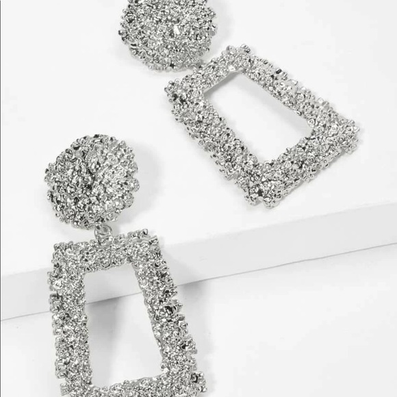 Square silver finish earrings - Picture 2 of 4